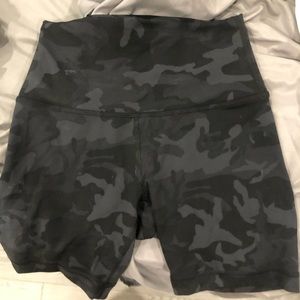 WUNDER UNDER 6’ BIKE SHORTS